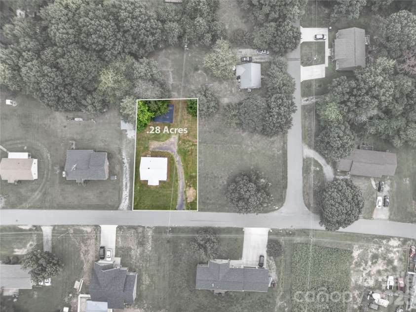 2318 32nd Street, Hickory, NC 28601.  MLS# CAR4414156, YatesRealty ID 44009. 