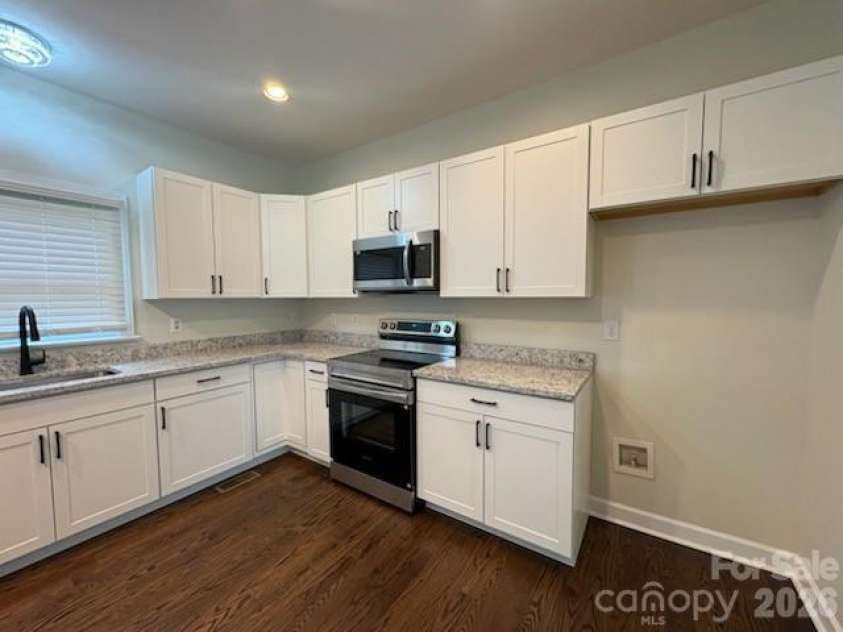 3119 Castlemaine Drive, Charlotte, NC 28269.  MLS# CAR4413984, YatesRealty ID 44010. 