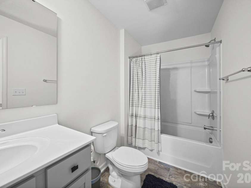 11157 Argosy Drive, Lancaster, SC 29720.  MLS# CAR4410748, YatesRealty ID 44013. Secondary Bathroom