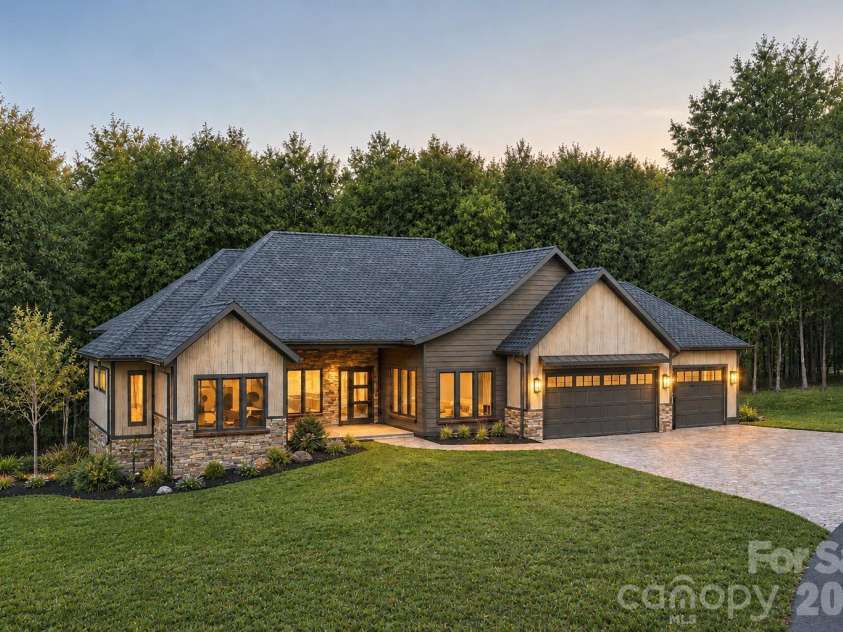 67 Mont Clair Trail, Horse Shoe, NC 28742.  MLS# CAR4313282, YatesRealty ID 44015. 