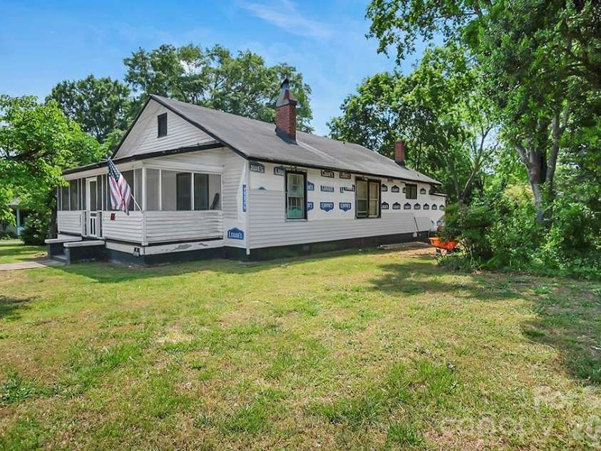 514 Martin Street, Shelby, NC 28150.  MLS# CAR4414432, YatesRealty ID 44017. 