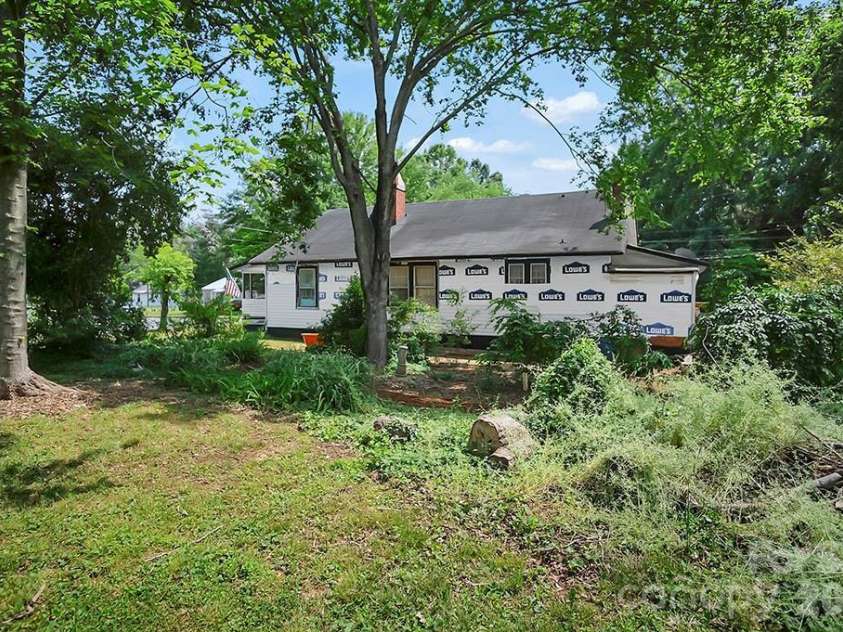 514 Martin Street, Shelby, NC 28150.  MLS# CAR4414432, YatesRealty ID 44017. 
