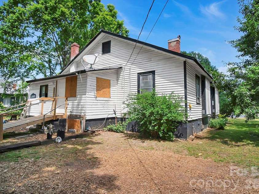 514 Martin Street, Shelby, NC 28150.  MLS# CAR4414432, YatesRealty ID 44017. 