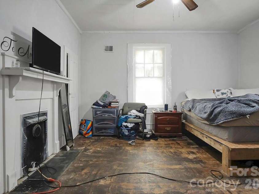 514 Martin Street, Shelby, NC 28150.  MLS# CAR4414432, YatesRealty ID 44017. 