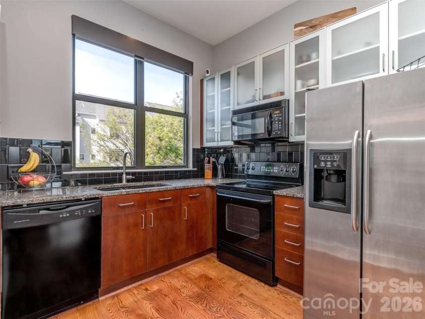 664 Garden District Drive, Charlotte, NC 28202.  MLS# CAR4410067, YatesRealty ID 44018. Kitchen