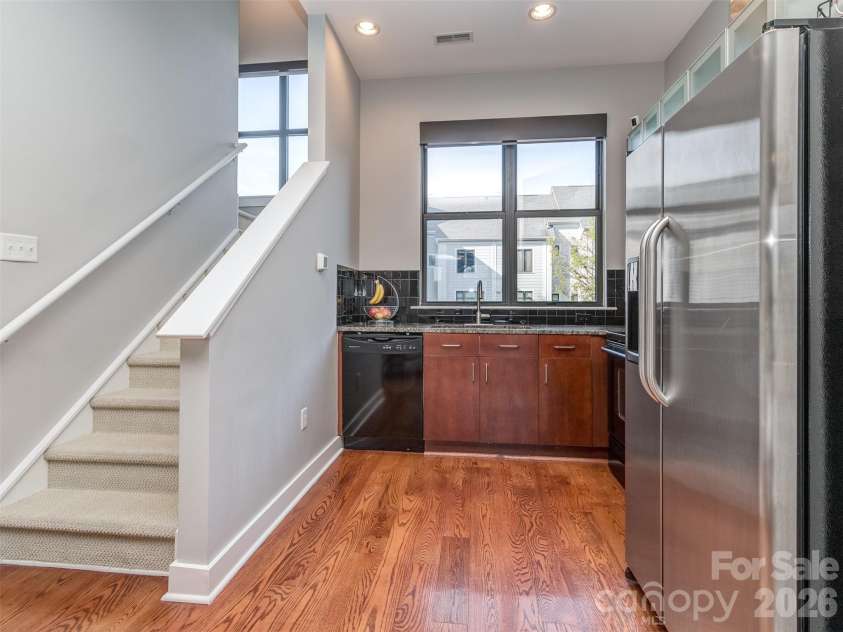 664 Garden District Drive, Charlotte, NC 28202.  MLS# CAR4410067, YatesRealty ID 44018. Kitchen