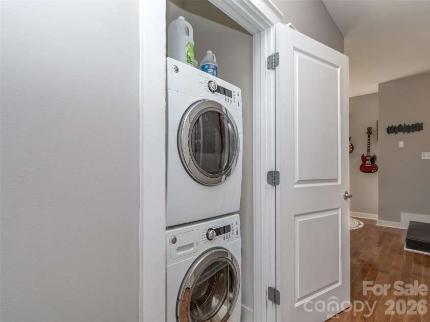 664 Garden District Drive, Charlotte, NC 28202.  MLS# CAR4410067, YatesRealty ID 44018. Laundry