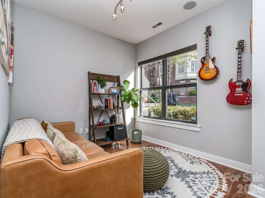 664 Garden District Drive, Charlotte, NC 28202.  MLS# CAR4410067, YatesRealty ID 44018. Perfect for home office