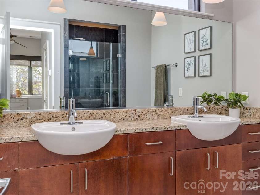 664 Garden District Drive, Charlotte, NC 28202.  MLS# CAR4410067, YatesRealty ID 44018. Primary bath