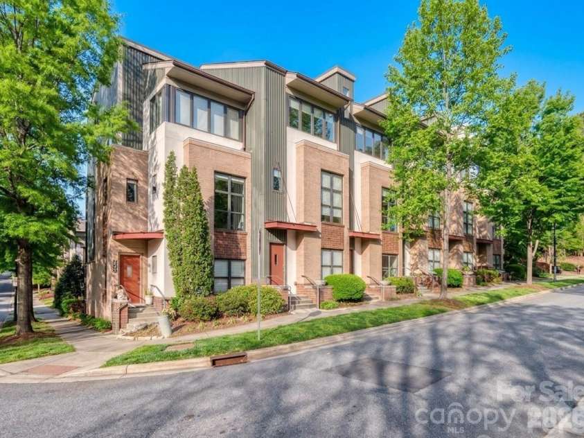 664 Garden District Drive, Charlotte, NC 28202.  MLS# CAR4410067, YatesRealty ID 44018. Welcome to First Ward