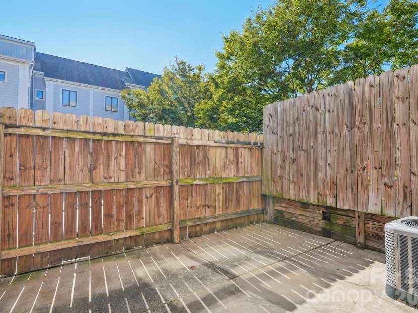 664 Garden District Drive, Charlotte, NC 28202.  MLS# CAR4427198, YatesRealty ID 44018. 