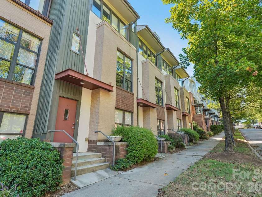 664 Garden District Drive, Charlotte, NC 28202.  MLS# CAR4427198, YatesRealty ID 44018. 