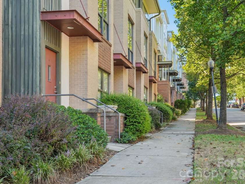 664 Garden District Drive, Charlotte, NC 28202.  MLS# CAR4427198, YatesRealty ID 44018. 