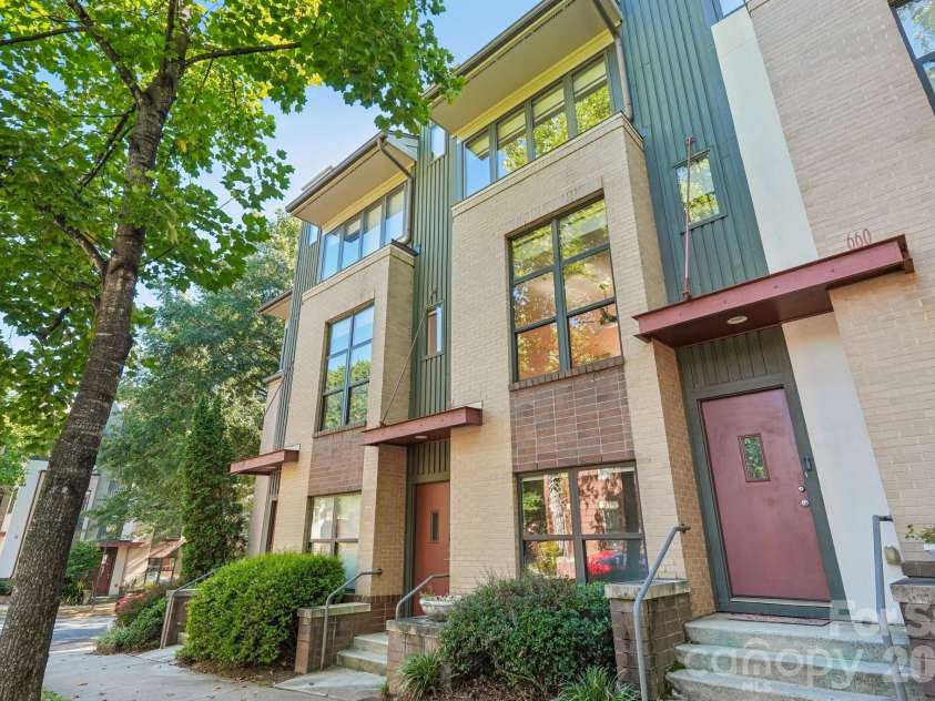664 Garden District Drive, Charlotte, NC 28202.  MLS# CAR4427198, YatesRealty ID 44018. 