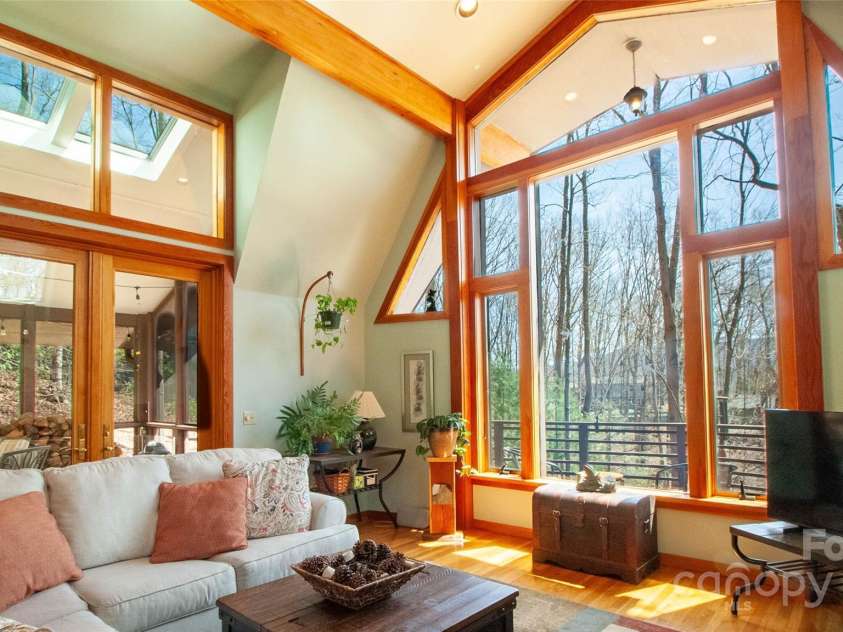 280 Kilgore Road, Waynesville, NC 28785.  MLS# CAR4242013, YatesRealty ID 4402. Family room