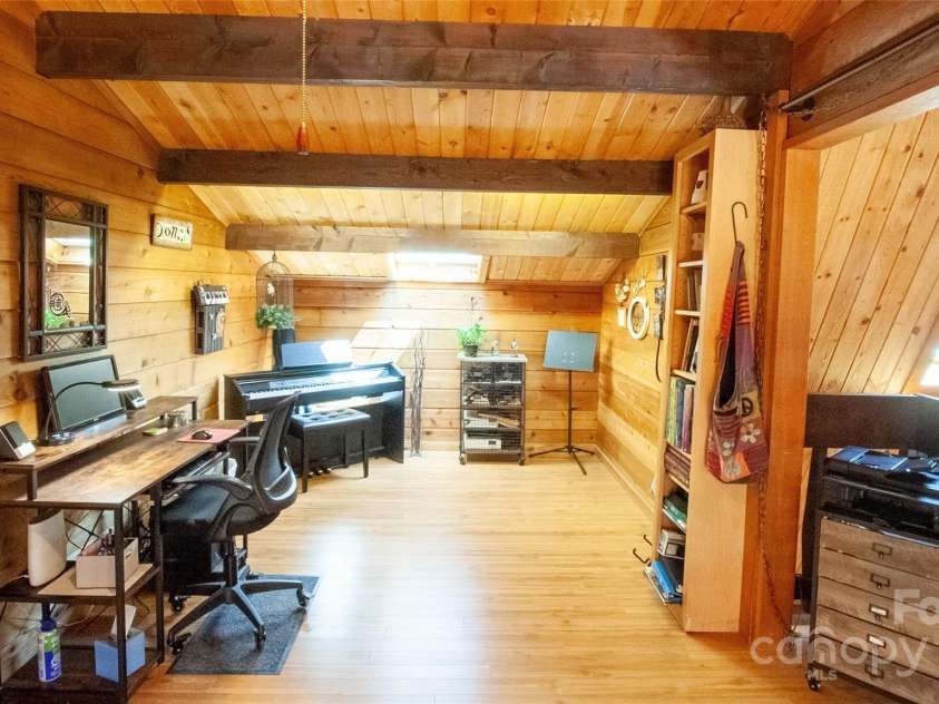 280 Kilgore Road, Waynesville, NC 28785.  MLS# CAR4242013, YatesRealty ID 4402. Loft/Office area