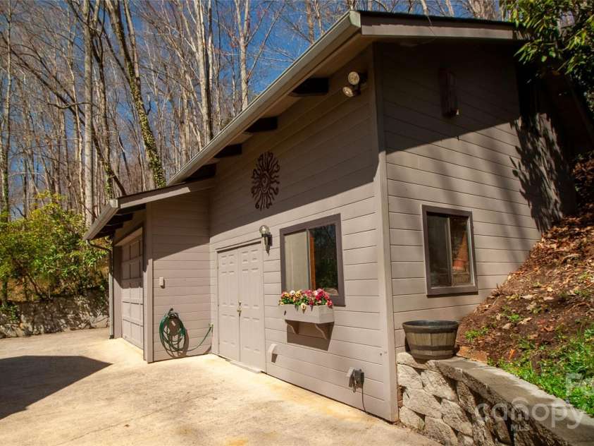 280 Kilgore Road, Waynesville, NC 28785.  MLS# CAR4242013, YatesRealty ID 4402. Side view of Garage