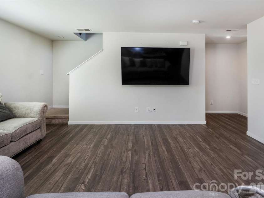 4208 Bowline Drive, Charlotte, NC 28269.  MLS# CAR4357648, YatesRealty ID 4402. 