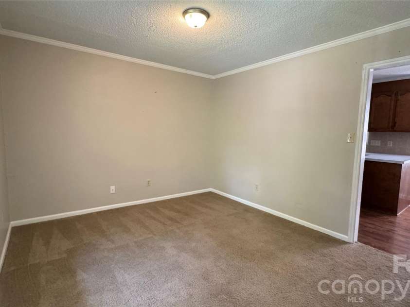 2820 Royal Ridge Lane, Charlotte, NC 28212.  MLS# CAR4411701, YatesRealty ID 44021. 