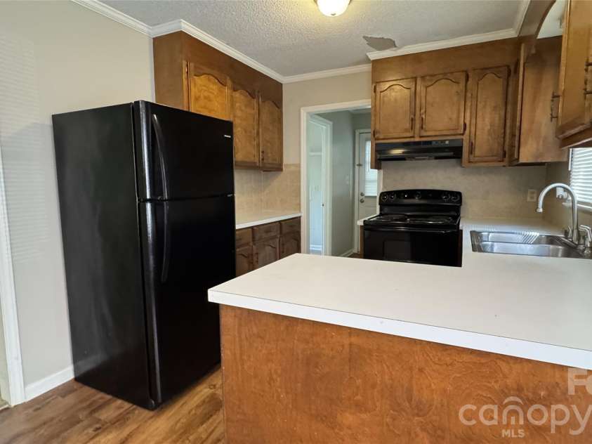 2820 Royal Ridge Lane, Charlotte, NC 28212.  MLS# CAR4411701, YatesRealty ID 44021. 