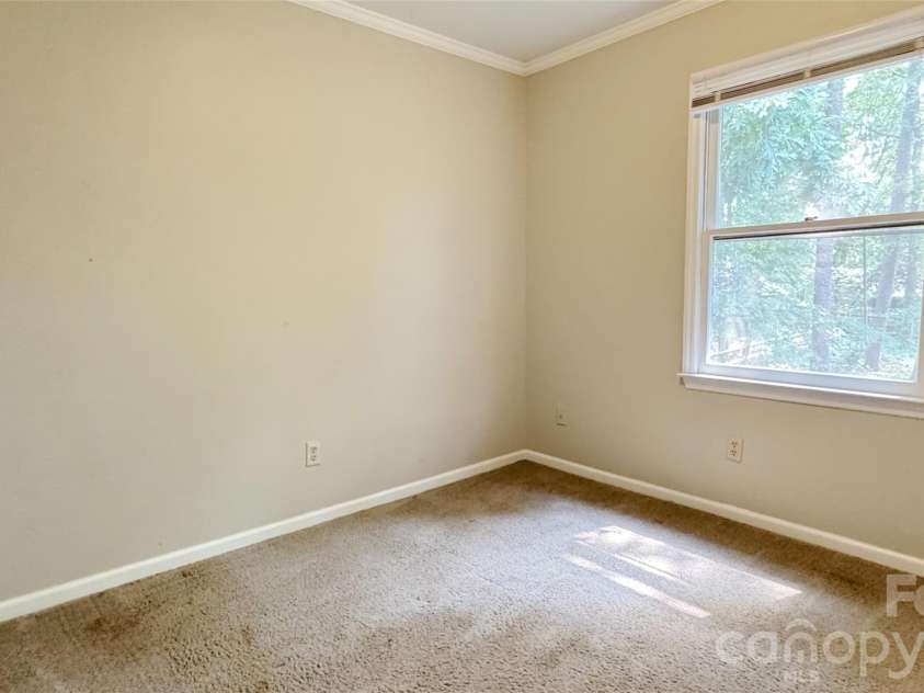 2820 Royal Ridge Lane, Charlotte, NC 28212.  MLS# CAR4411701, YatesRealty ID 44021. 