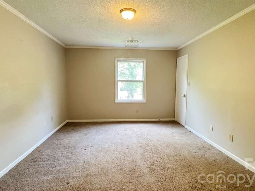2820 Royal Ridge Lane, Charlotte, NC 28212.  MLS# CAR4411701, YatesRealty ID 44021. 