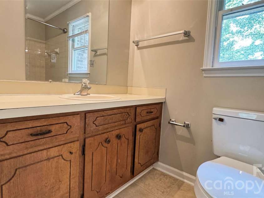2820 Royal Ridge Lane, Charlotte, NC 28212.  MLS# CAR4411701, YatesRealty ID 44021. 