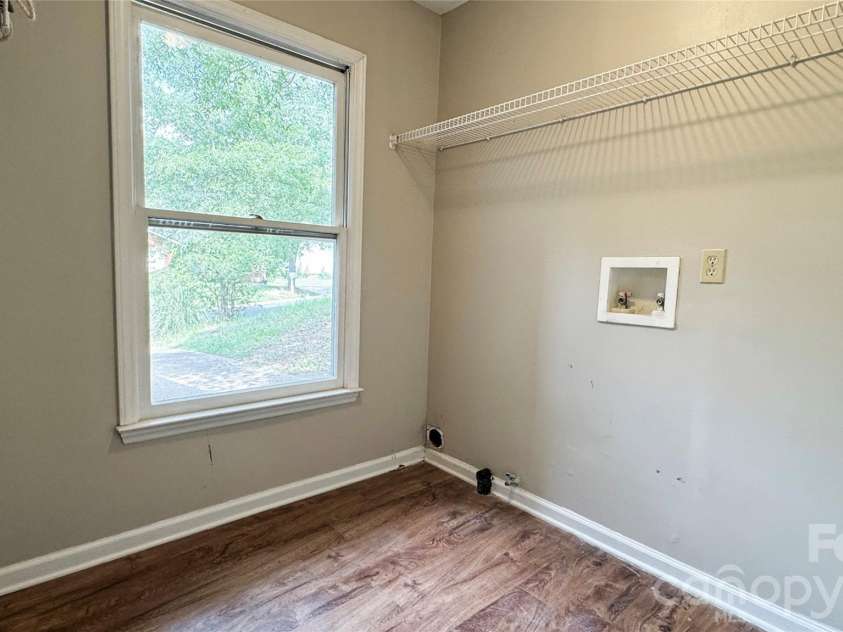 2820 Royal Ridge Lane, Charlotte, NC 28212.  MLS# CAR4411701, YatesRealty ID 44021. 