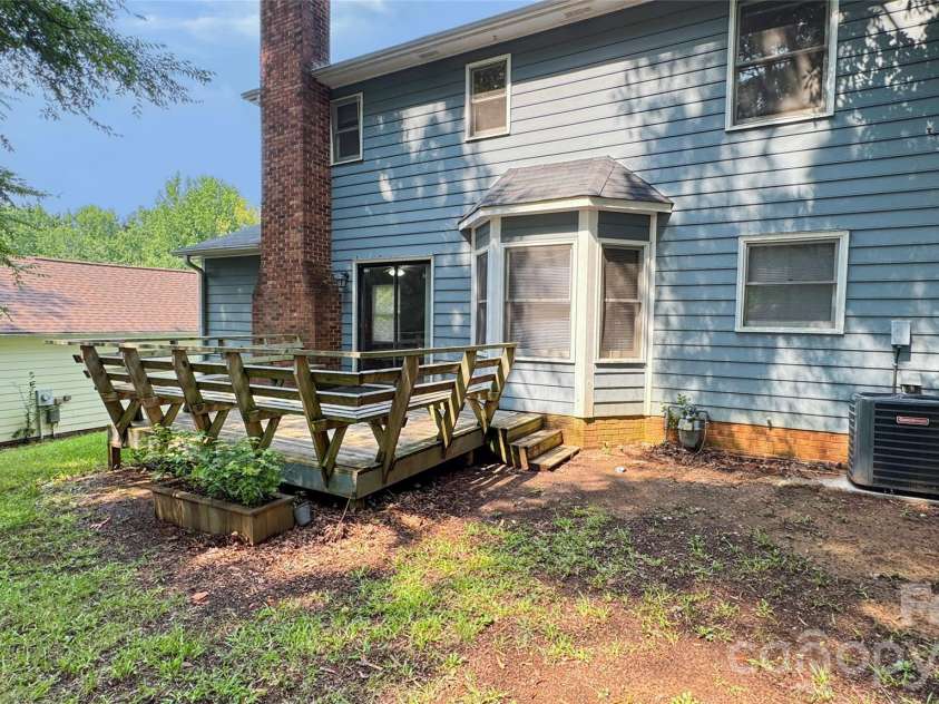 2820 Royal Ridge Lane, Charlotte, NC 28212.  MLS# CAR4411701, YatesRealty ID 44021. 