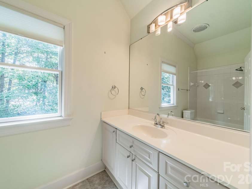 304 Canterbury Road, Charlotte, NC 28211.  MLS# CAR4411496, YatesRealty ID 44022. 4th Full Bathroom