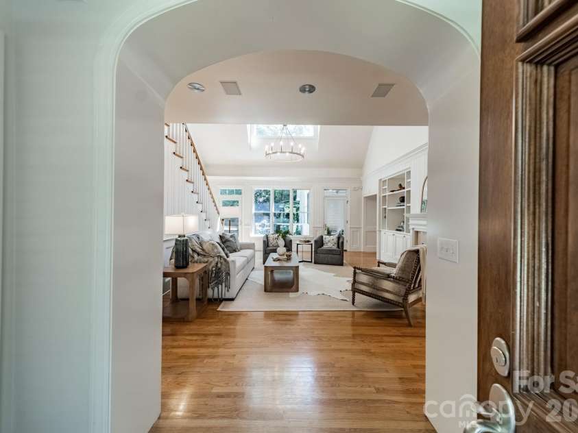 304 Canterbury Road, Charlotte, NC 28211.  MLS# CAR4411496, YatesRealty ID 44022. 