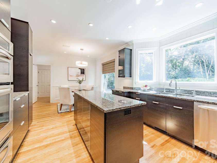 304 Canterbury Road, Charlotte, NC 28211.  MLS# CAR4411496, YatesRealty ID 44022. 