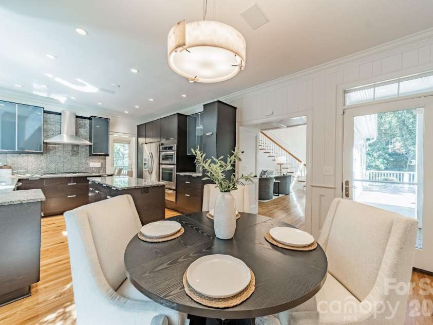 304 Canterbury Road, Charlotte, NC 28211.  MLS# CAR4411496, YatesRealty ID 44022. 