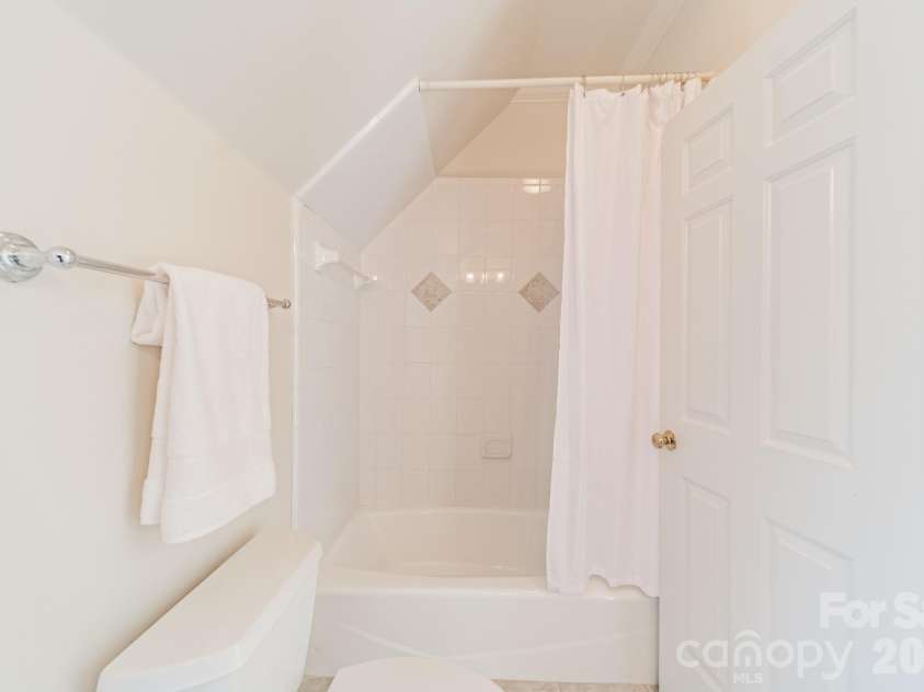 304 Canterbury Road, Charlotte, NC 28211.  MLS# CAR4411496, YatesRealty ID 44022. 