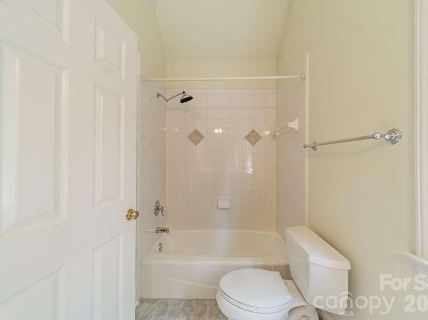304 Canterbury Road, Charlotte, NC 28211.  MLS# CAR4411496, YatesRealty ID 44022. 