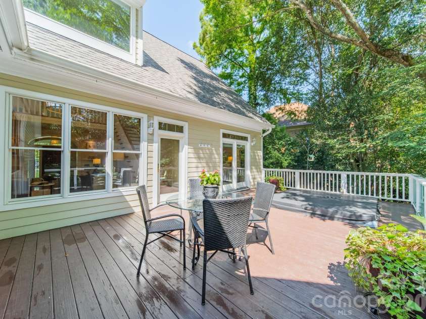 304 Canterbury Road, Charlotte, NC 28211.  MLS# CAR4411496, YatesRealty ID 44022. 