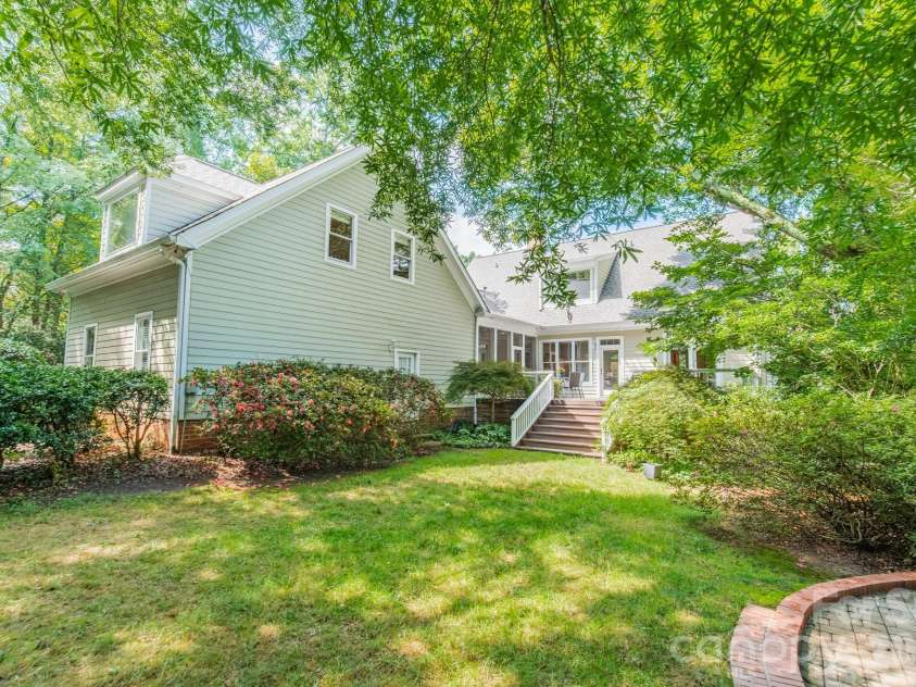 304 Canterbury Road, Charlotte, NC 28211.  MLS# CAR4411496, YatesRealty ID 44022. 