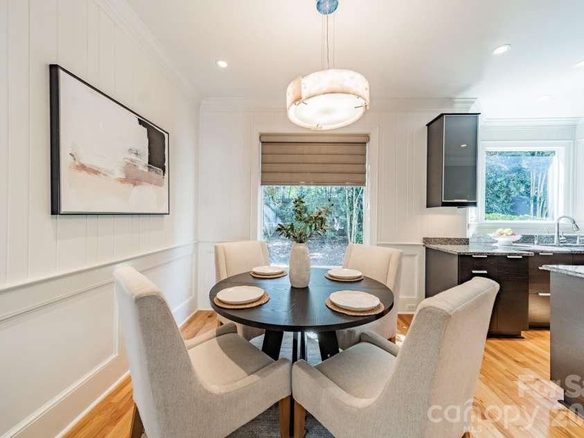 304 Canterbury Road, Charlotte, NC 28211.  MLS# CAR4411496, YatesRealty ID 44022. Eat-In Kitchen
