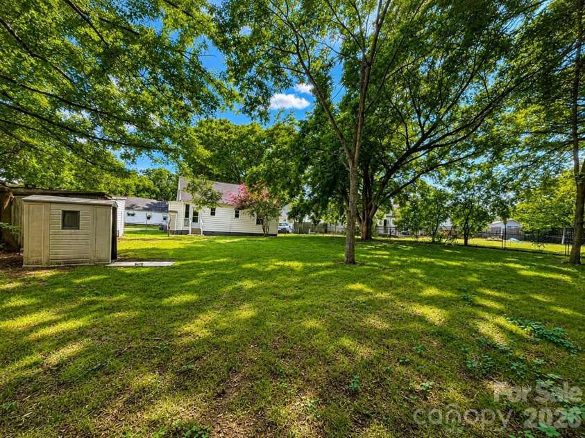 609 Dallas Street, Chester, SC 29706.  MLS# CAR4414278, YatesRealty ID 44028. 