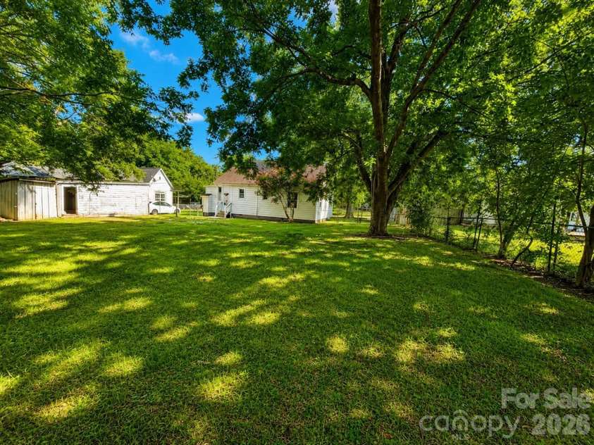 609 Dallas Street, Chester, SC 29706.  MLS# CAR4414278, YatesRealty ID 44028. 