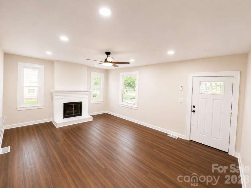 609 Dallas Street, Chester, SC 29706.  MLS# CAR4414278, YatesRealty ID 44028. 