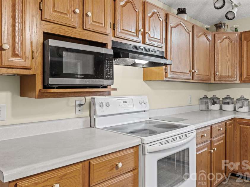 1615 Harris Road, Fort Mill, SC 29708.  MLS# CAR4413178, YatesRealty ID 44029. 