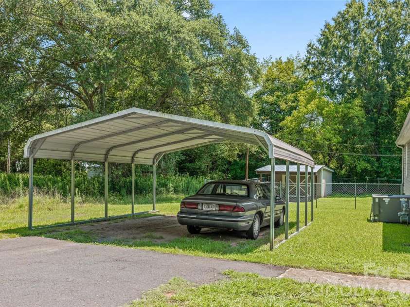 1615 Harris Road, Fort Mill, SC 29708.  MLS# CAR4413178, YatesRealty ID 44029. 