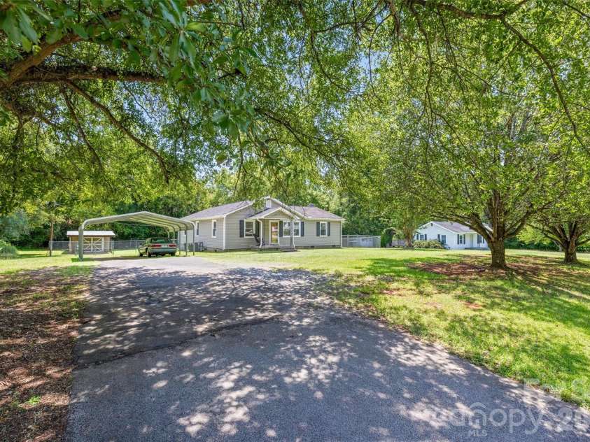 1615 Harris Road, Fort Mill, SC 29708.  MLS# CAR4413178, YatesRealty ID 44029. 
