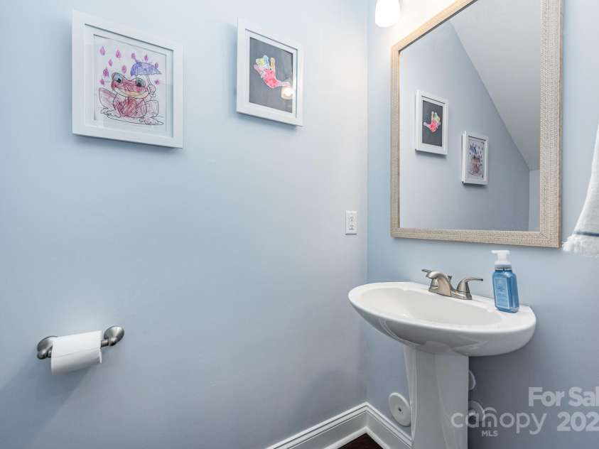 253 G Street, Kannapolis, NC 28081.  MLS# CAR4239201, YatesRealty ID 4403. Half bath on Main floor