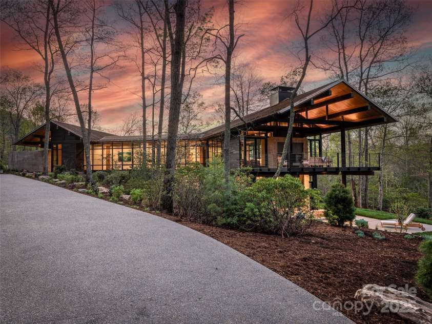 374 Walnut Valley Parkway, Arden, NC 28704.  MLS# CAR4130305, YatesRealty ID 4403. 