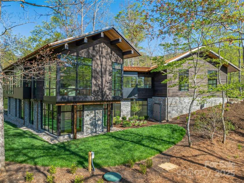 374 Walnut Valley Parkway, Arden, NC 28704.  MLS# CAR4130305, YatesRealty ID 4403. 