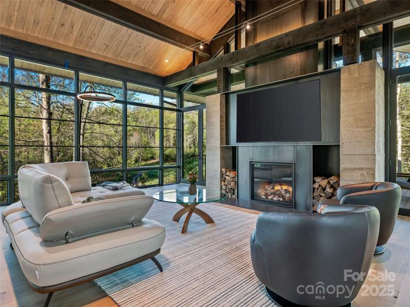 374 Walnut Valley Parkway, Arden, NC 28704.  MLS# CAR4130305, YatesRealty ID 4403. 