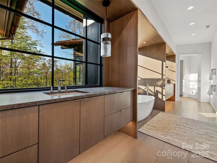 374 Walnut Valley Parkway, Arden, NC 28704.  MLS# CAR4130305, YatesRealty ID 4403. 