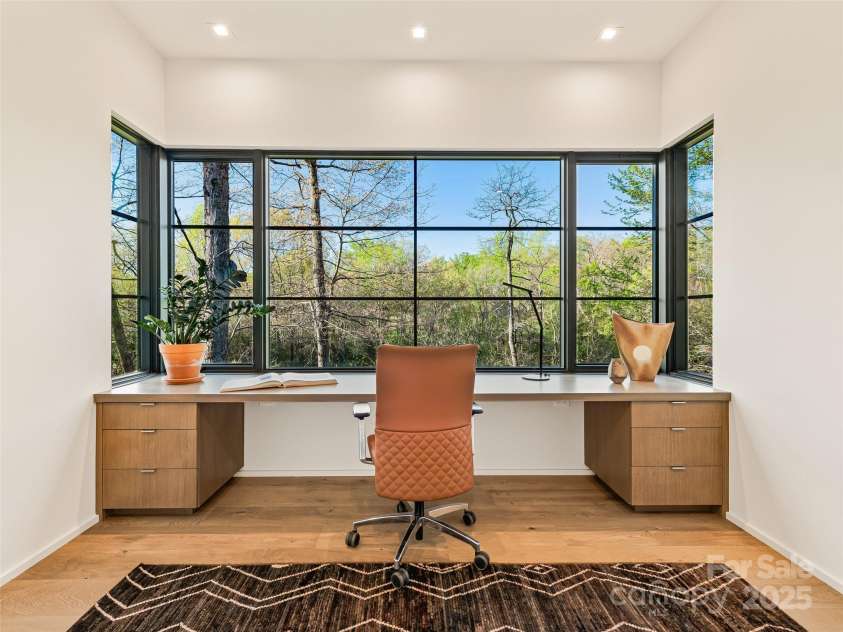 374 Walnut Valley Parkway, Arden, NC 28704.  MLS# CAR4130305, YatesRealty ID 4403. 